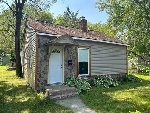 Exterior - 1323 M St NE, Brainerd, MN 56401 photo 3 of 4