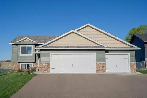 435 Prairie Rd, New Richmond, WI 54017