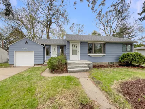 1895 Jackson St, Maplewood, MN 55117