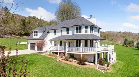 6715 Eldorado Way, Cannon Falls, MN 55009