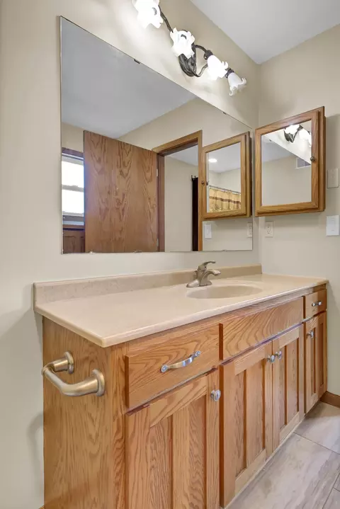 Bath - 809 3rd Ave SE, Cold Spring, MN 56320 photo 3 of 6