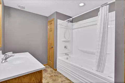Bath - 809 3rd Ave SE, Cold Spring, MN 56320 photo 6 of 6
