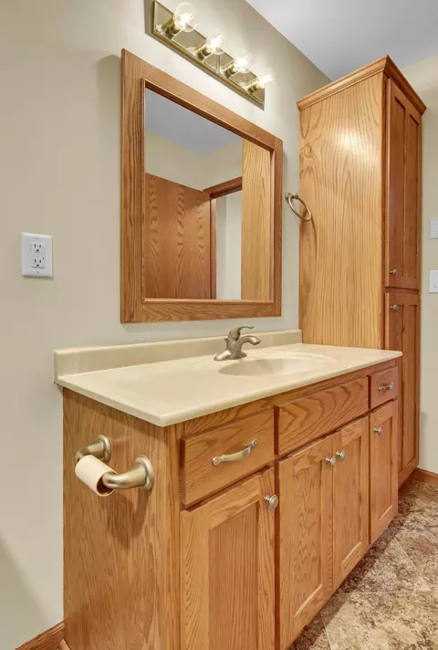 Bath - 809 3rd Ave SE, Cold Spring, MN 56320 photo 4 of 6