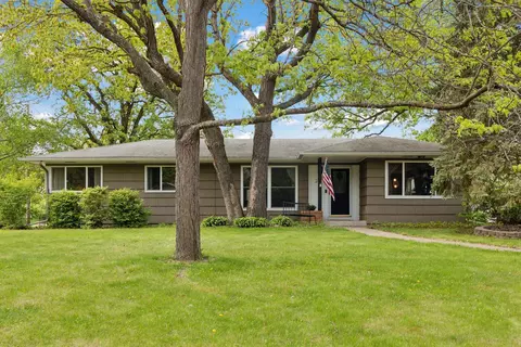 2111 Oakridge Rd, Stillwater, MN 55082