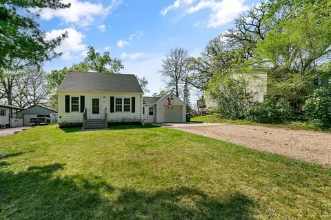 642 Goodwin Ave N, Oakdale, MN 55128