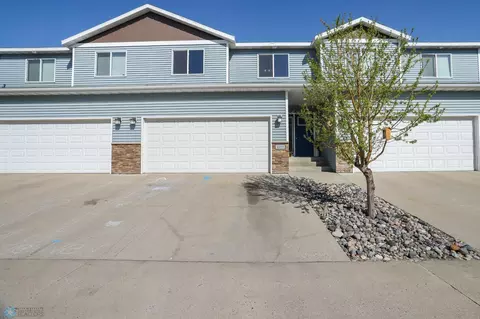 4282 51st St S, Fargo, ND 58104