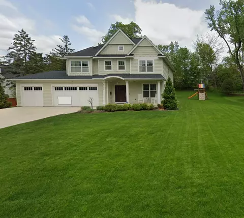 6105 Ridgeway Rd, Edina, MN 55436