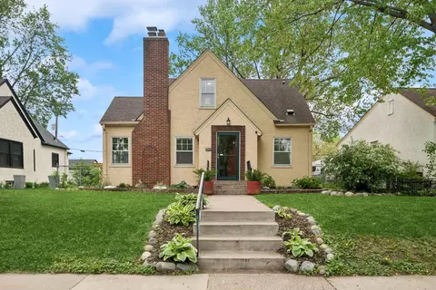 752 Montana Ave E, Saint Paul, MN 55106