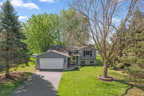 2376 Schoolmaster Dr, Chaska, MN 55318