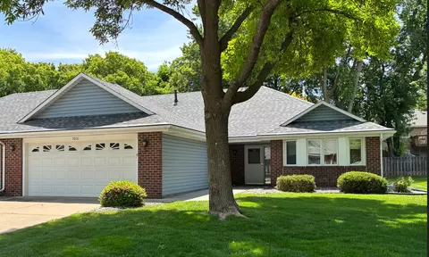 7051 24th St N, Oakdale, MN 55128
