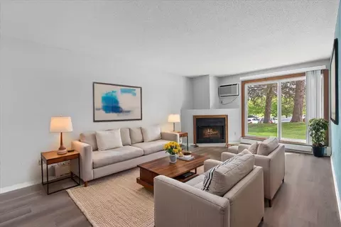 3440 Golfview Dr #123, Eagan, MN 55123
