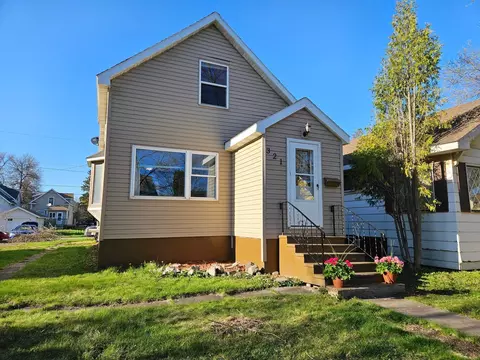 321 11th St S, Virginia, MN 55792