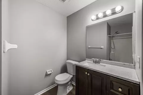 Bath - 4422 Cinnamon Ridge Trl, Eagan, MN 55122 photo 1 of 2