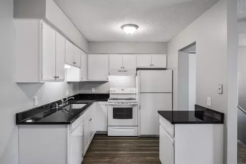 Kitchen - 4422 Cinnamon Ridge Trl, Eagan, MN 55122 photo 1 of 3