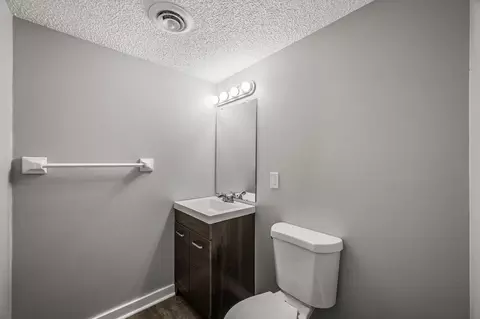 Bath - 4422 Cinnamon Ridge Trl, Eagan, MN 55122 photo 2 of 2