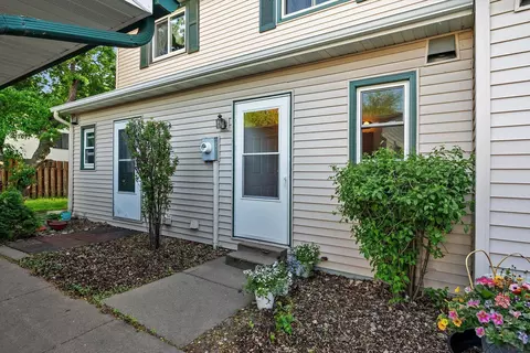 836 Woodgate Dr #109, Vadnais Heights, MN 55127