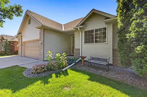 521 Redpoll Ave SE, New Prague, MN 56071