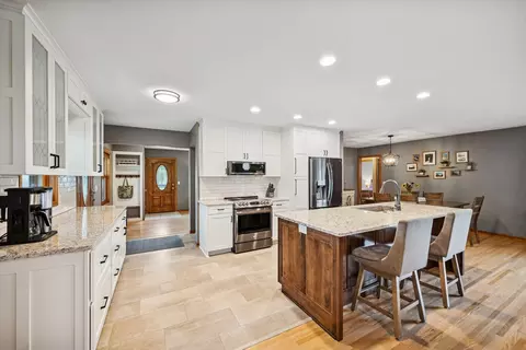 8731 19th Ave S, Bloomington, MN 55425