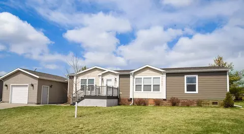 9 S Fork Dr SE, Kasson, MN 55944
