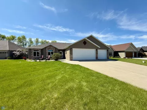 3823 43rd Ave S, Moorhead, MN 56560