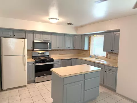 1611 Graydon Ave, Brainerd, MN 56401