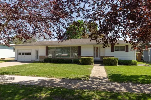 505 1st St SE, Hayfield, MN 55940