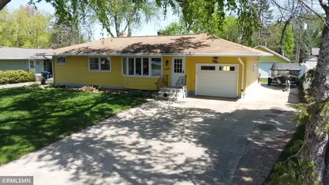 2828 Matilda St, Roseville, MN 55113
