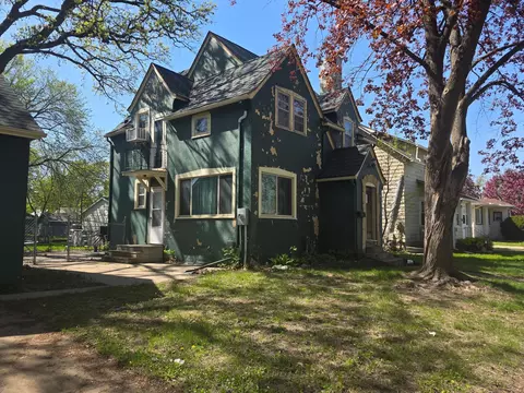 307 9th St NW, Austin, MN 55912
