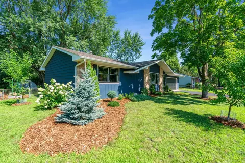 4775 Victoria St N, Shoreview, MN 55126