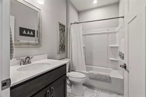 Bath - 7465 Jack Pine Ln, Corcoran, MN 55340 photo 2 of 2