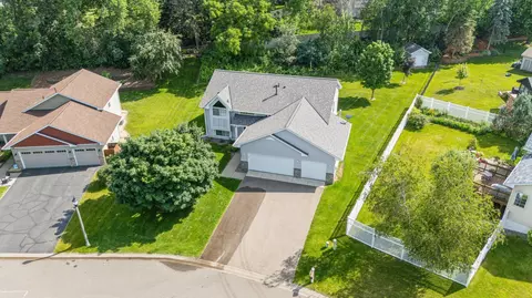 7705 31st Street Ct N, Oakdale, MN 55128