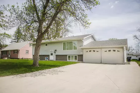 1114 Park Ln, Morris, MN 56267