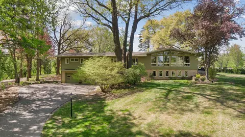4 Ski Ln, North Oaks, MN 55127