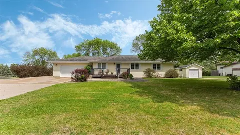 3608 Trista Ct, Saint Bonifacius, MN 55375