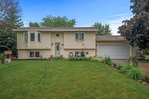 11810 Larabee Cir NE, Albertville, MN 55301