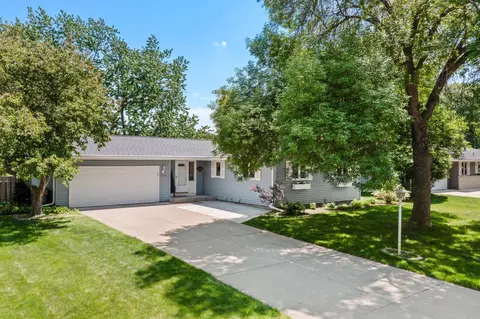 4060 Quaker Ln N, Plymouth, MN 55441