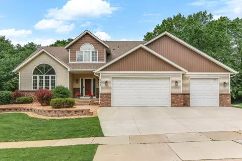 15004 Bridgewater Dr, Savage, MN 55378