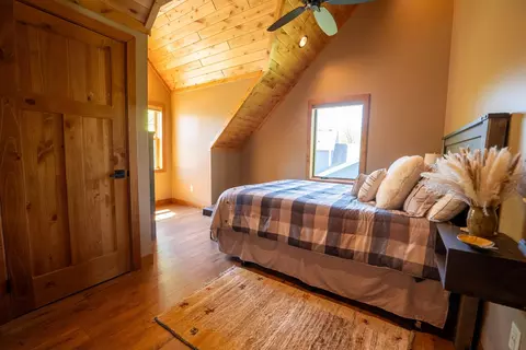 Bedroom - 4380 Pine Point Dr NW, Walker, MN 56484 photo 4 of 6