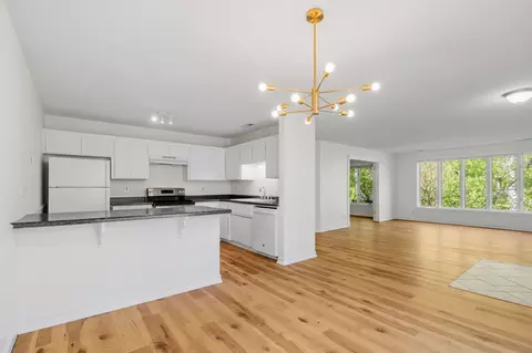 9018 Neill Lake Rd, Eden Prairie, MN 55347