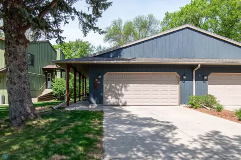 1439 23rd St S, Fargo, ND 58103