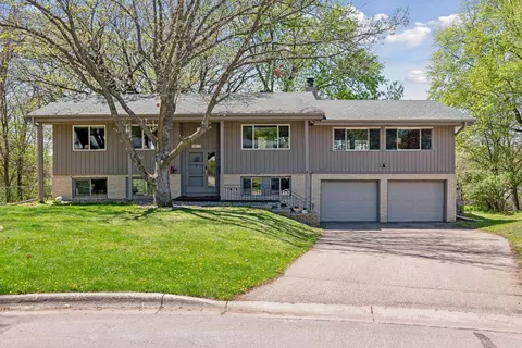 3817 Shepherd Hills Cir, Bloomington, MN 55431