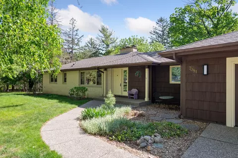 7081 Shawnee Ln, Chanhassen, MN 55317