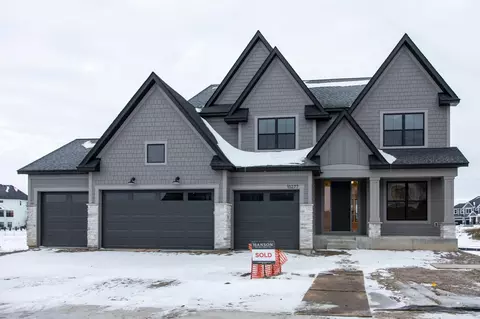 10277 Peony Ln, Maple Grove, MN 55311