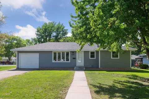828 Atwood St S, Shakopee, MN 55379