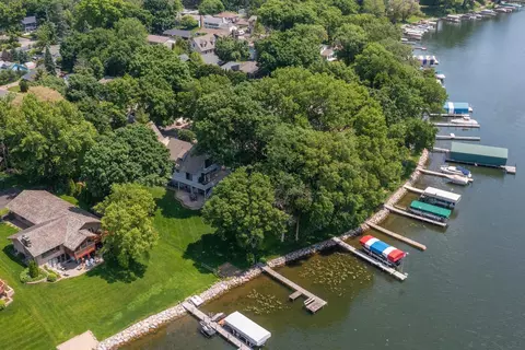 1749 Avocet Ln, Mound, MN 55364