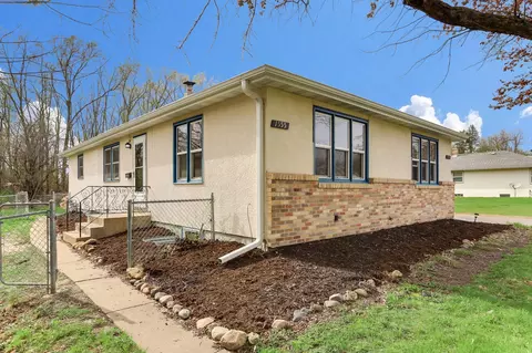 1555 Mcafee St, Saint Paul, MN 55106