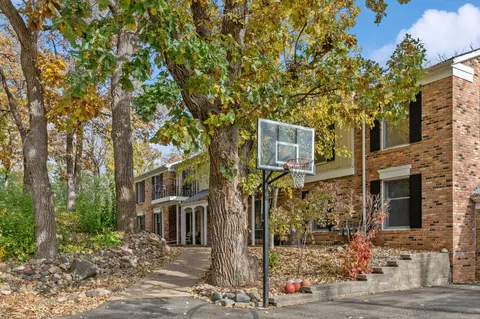 1345 Crestridge Ln #203, Eagan, MN 55123