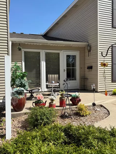 Exterior - 40 W Broadway, Plainview, MN 55964 photo 4 of 9