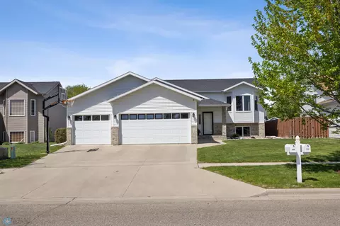 724 16th Ave W, West Fargo, ND 58078