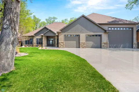 106 W Beaton Dr, West Fargo, ND 58078